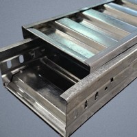 彩钢瓦楞桥架 轻型节能模压加筋 防火喷塑镀锌桥架